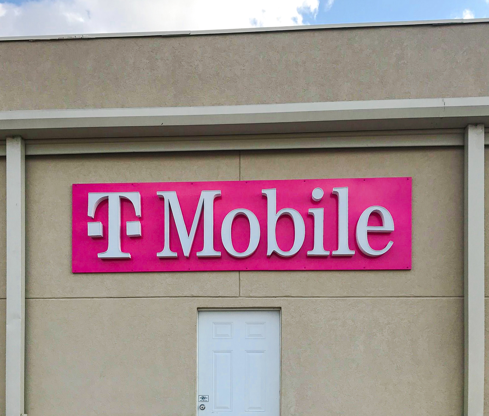Internally lighted channel letters for T-Mobile in Texarkana, TX